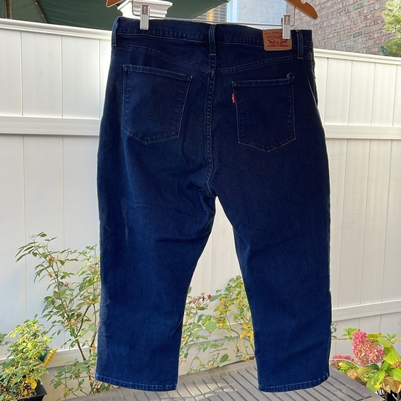 Women’s Levi’s Cropped Blue Jeans Size 16 - Picture 8 of 16
